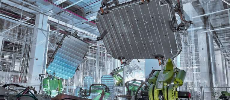 Cómo Audi usa aluminio sostenible para cubrir la batería del e-tron