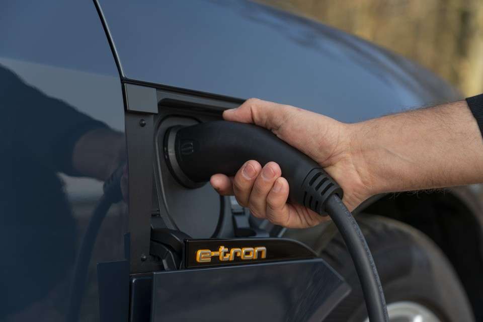 como se carga coche eléctrico