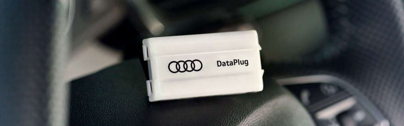 imagen del dispositivo dataplug que se conecta al coche para enviar la información a la app de Audi Connect Plug and Play
