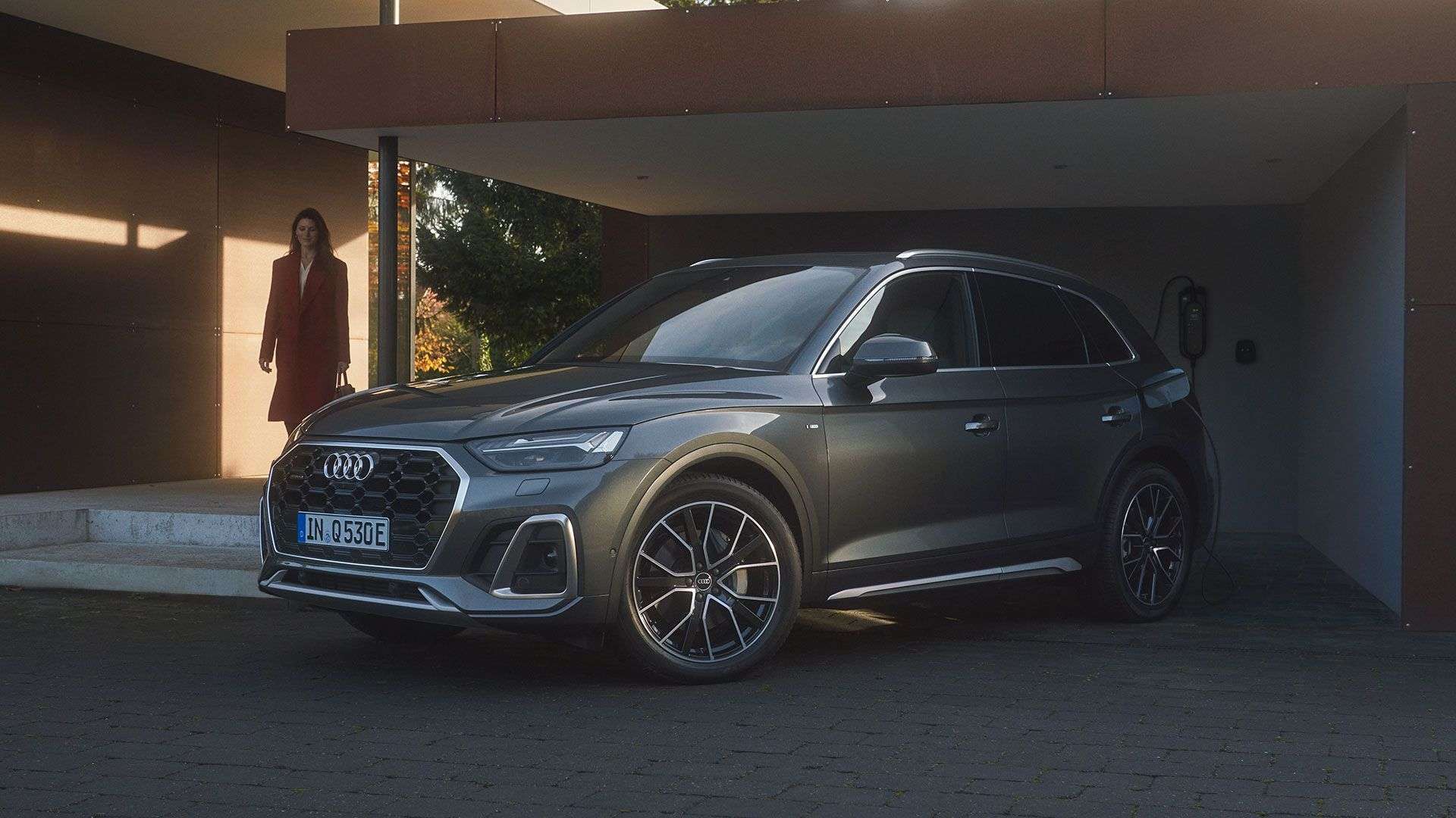 Audi Q5 electrico enchufado