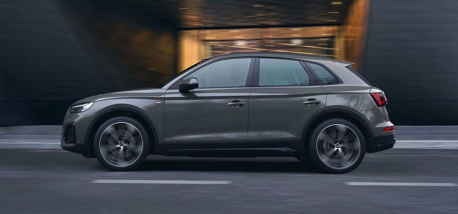 Audi Q5 TFSie vista lateral