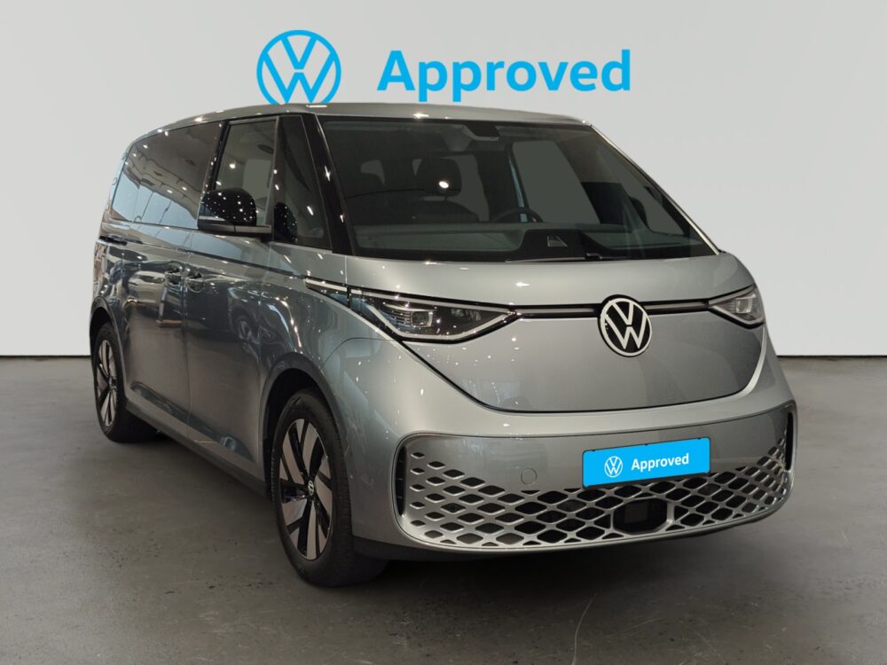Vehículo Volkswagen eléctrico con distintivo de aprobado al frente