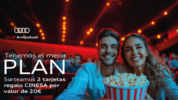 Pareja disfrutando cine con palomitas en promoción Club Arrojo Audi
