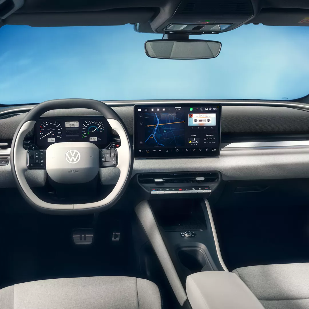 Interior del Volkswagen ID.Polo con volante, pantalla táctil y panel de instrumentos digital