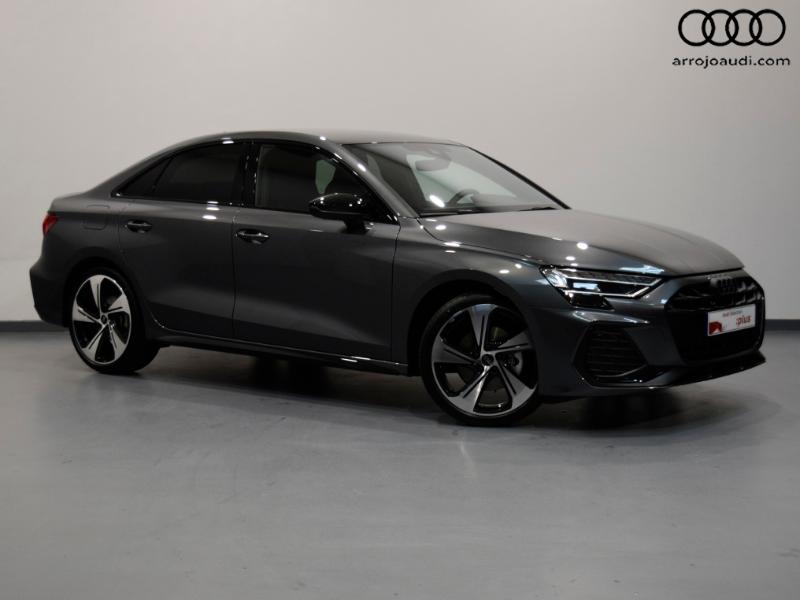 Audi A6 sedán negro con llantas deportivas
