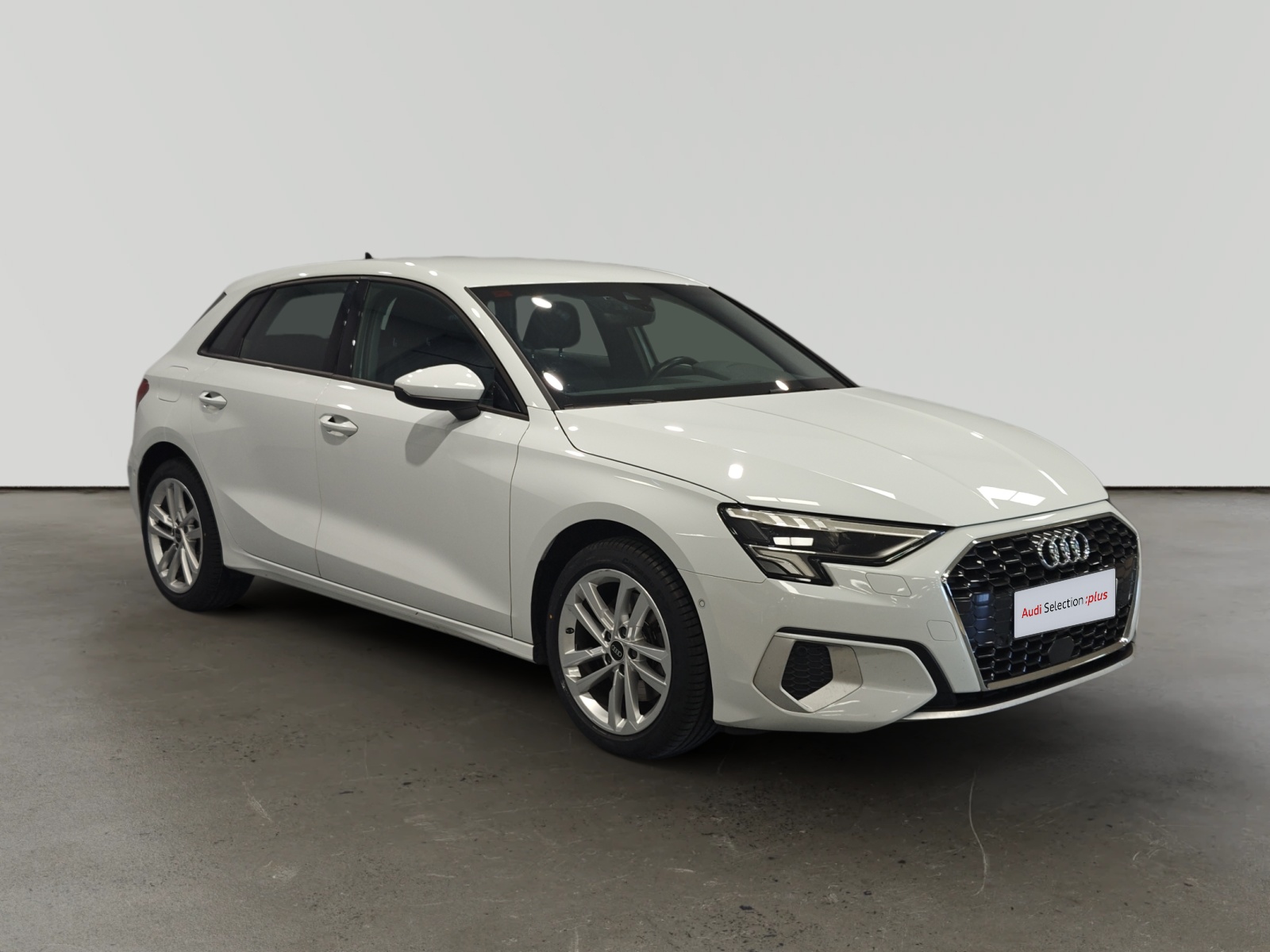 Audi A1 blanco de cinco puertas en exposición