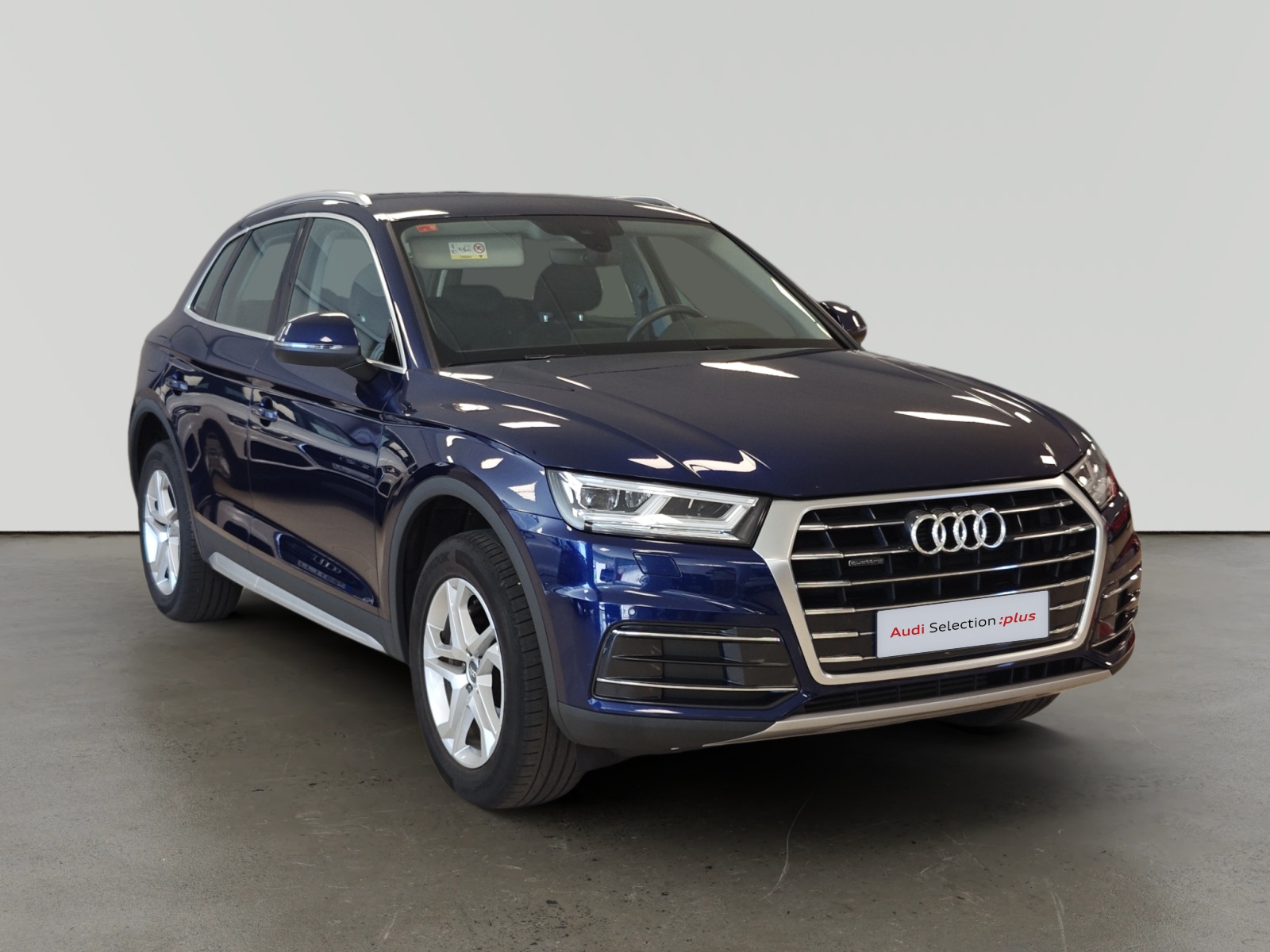 Audi Q5 azul marino de la línea Selection Plus