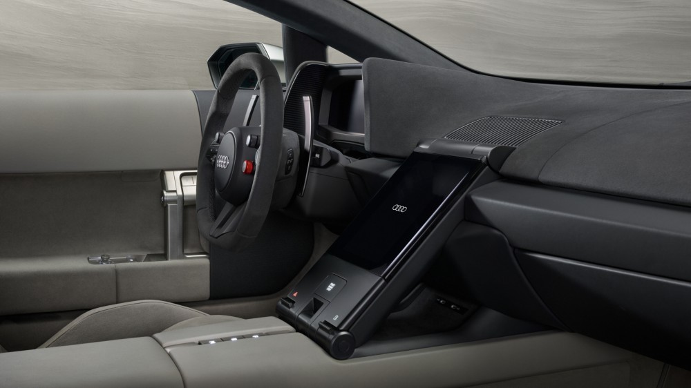 Interior del Audi Nuvolari  con volante y panel de control