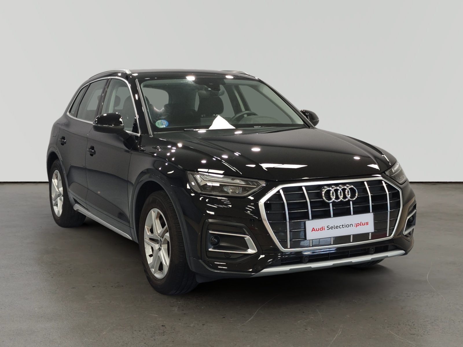 Audi Q4 e-tron negro de la línea Selection:plus