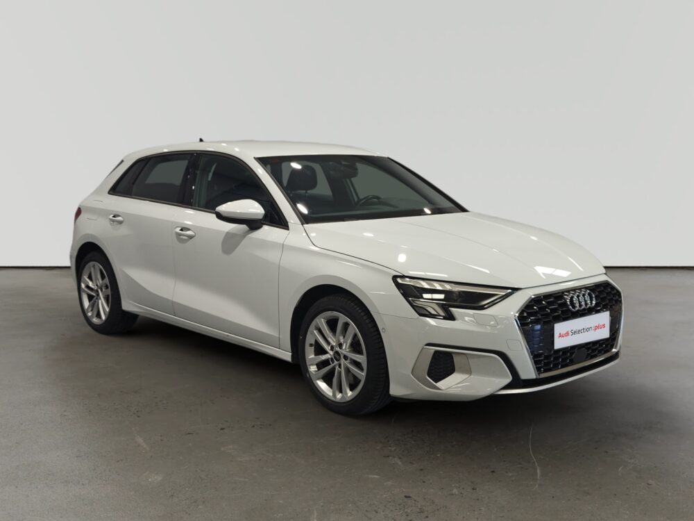 Audi A1 blanco de cinco puertas en exposición