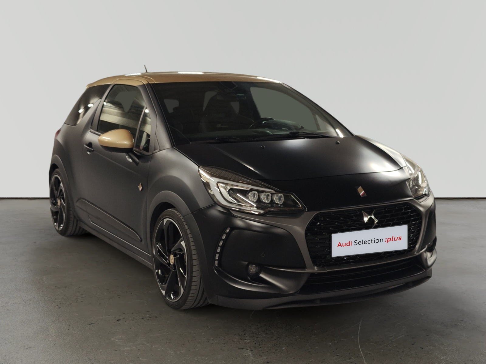 DS3 Crossback negro con interior beige en concesionario Audi Selection Plus