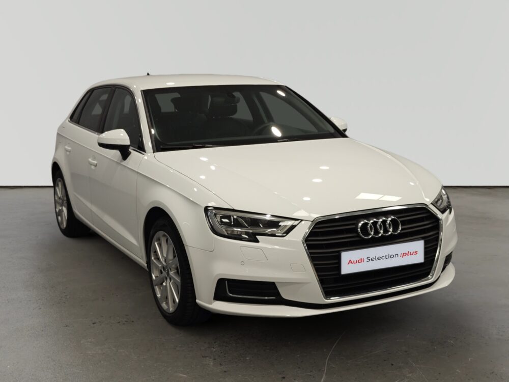 Audi A3 Sportback blanco de la línea Selection Plus
