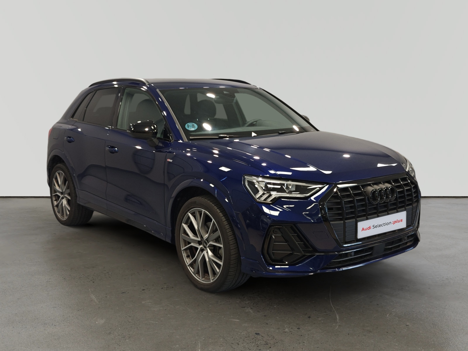 Audi Q4 e-tron azul oscuro de Audi Selection plus