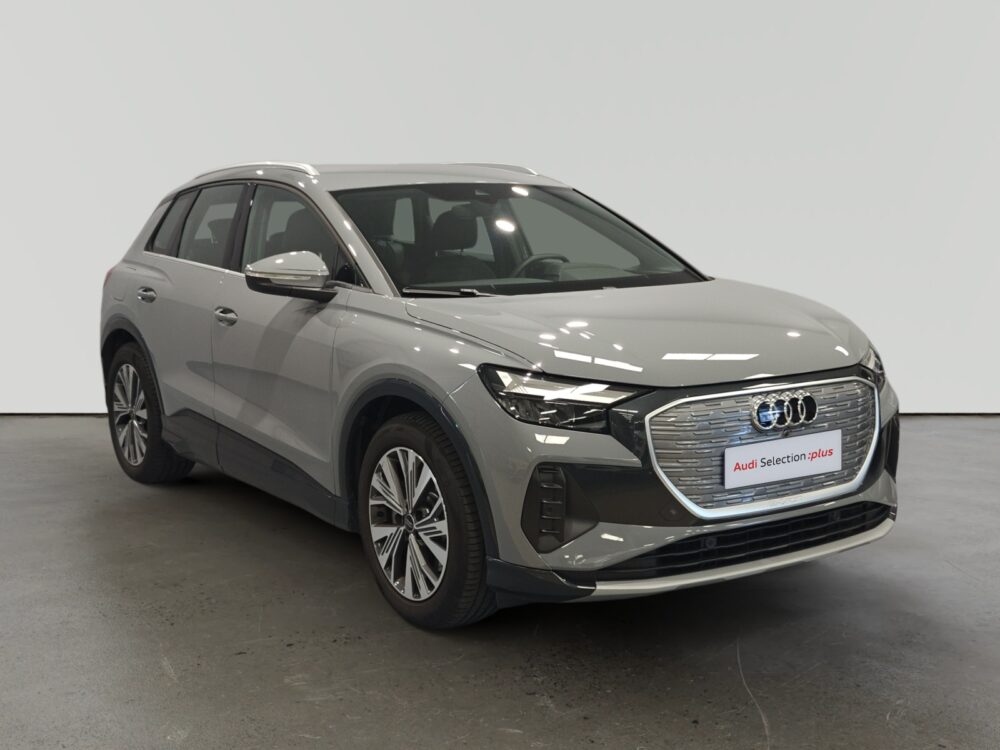 Audi Q4 e-tron SUV eléctrico blanco en estudio