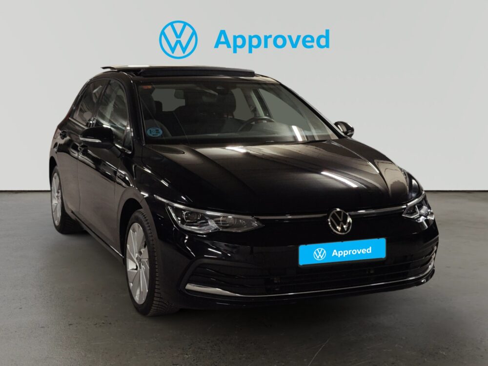 Volkswagen Golf negro con sello Approved de Volkswagen