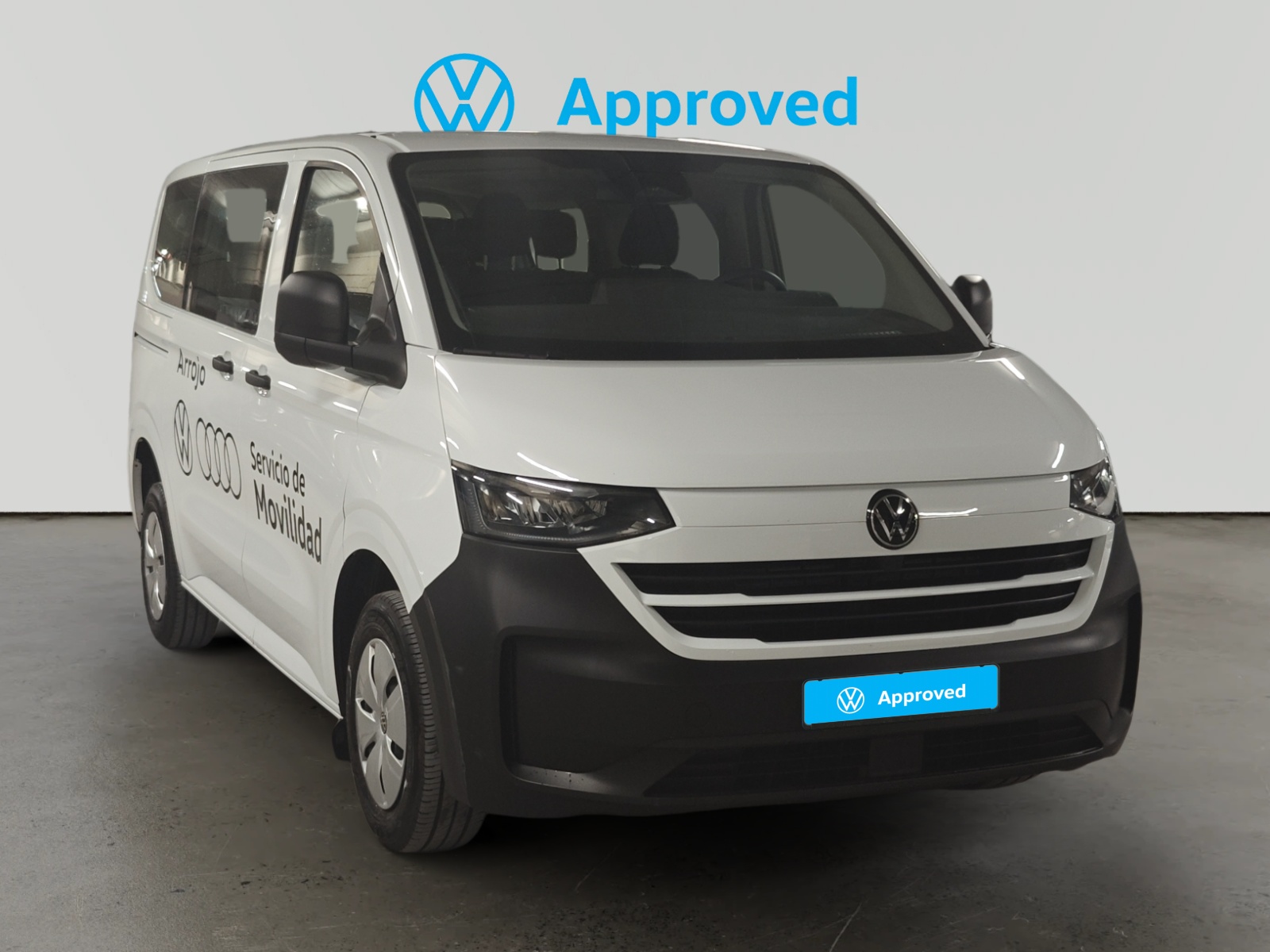 Volkswagen Caravelle blanco de perfil en concesionario con sello Approved