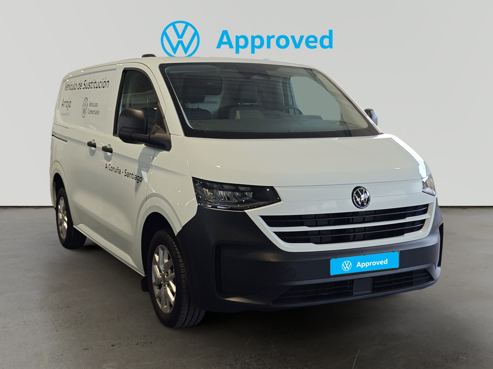 Volkswagen Transporter furgón blanco de perfil con distintivo Approved
