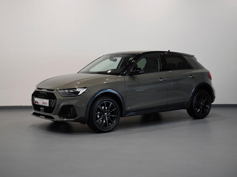 Audi A1 Allstreet gris oscuro en estudio fotográfico