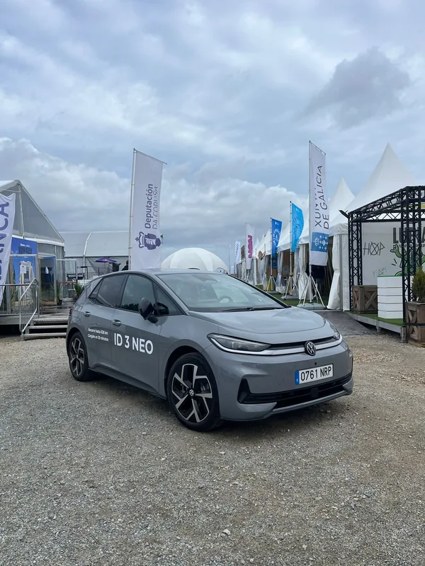Volkswagen ID.3 Neo eléctrico plateado en Pantín classic surf
