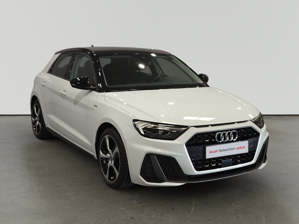 Audi A1 Sportback blanco en estudio fotográfico