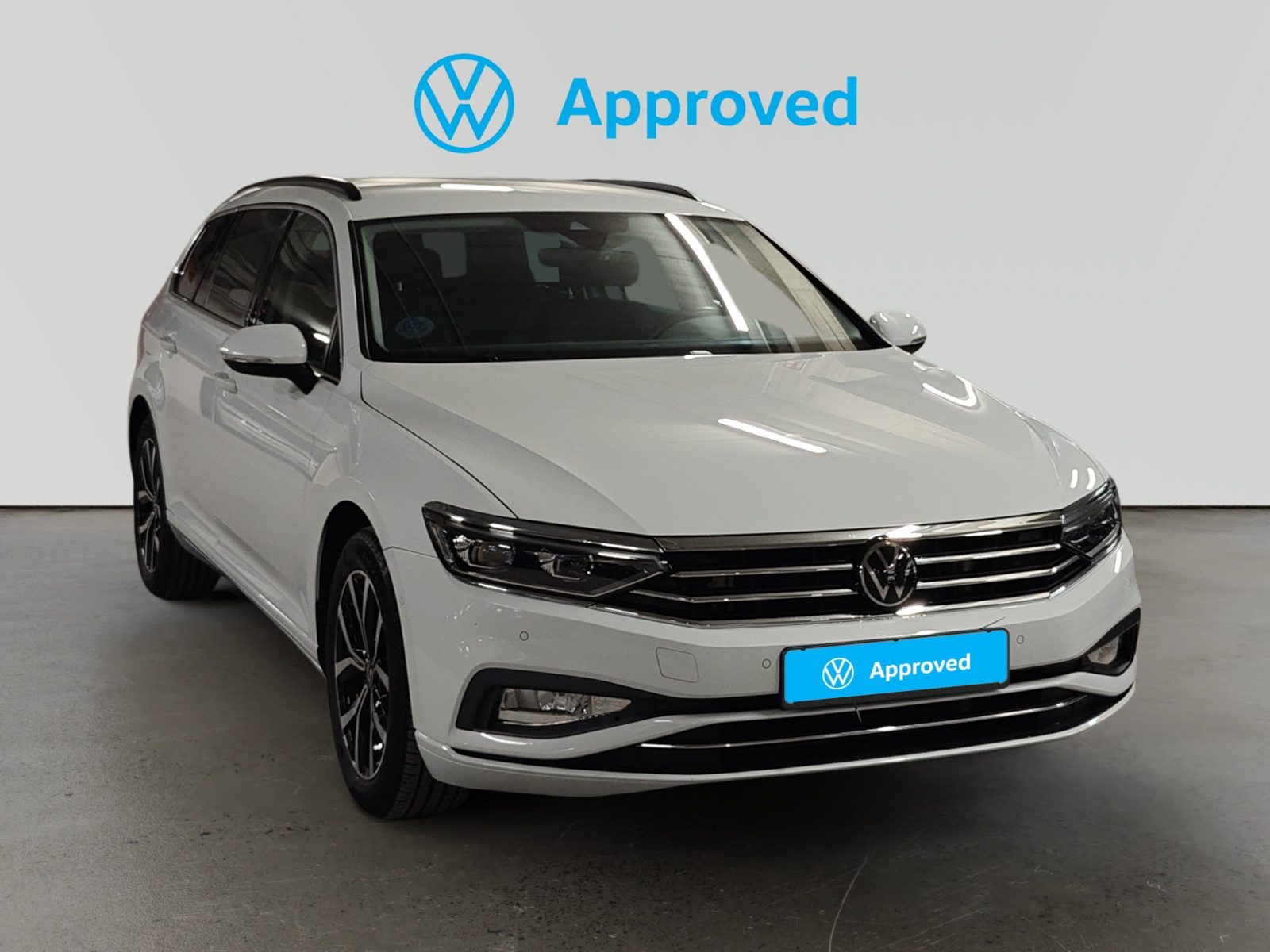 Volkswagen Passat Variant blanco de frente con sello Approved